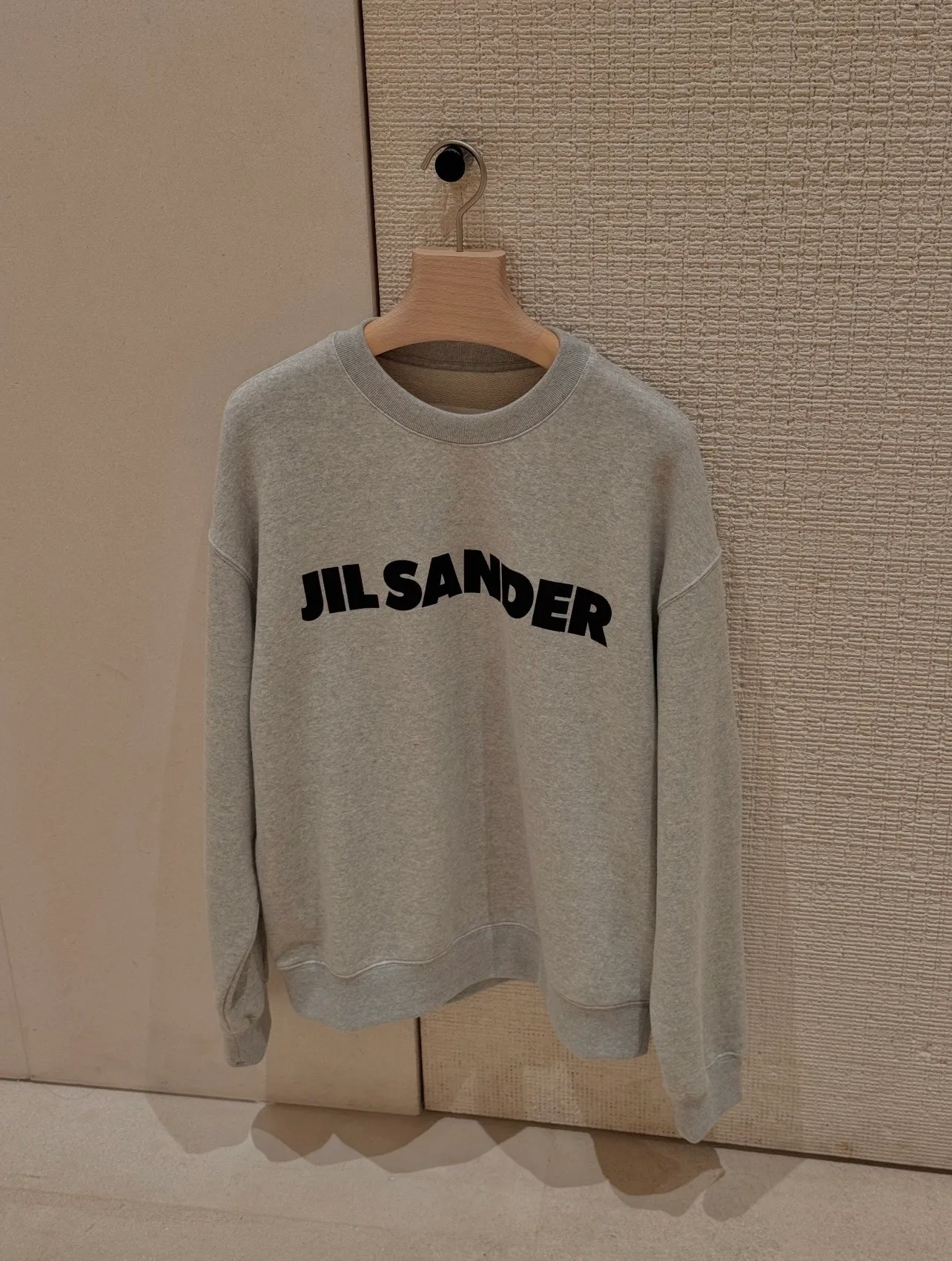 New Arrival 3 colors In Stock❤️‍🔥 J 9891#JIL minimalist style mother-of-pearl logo round neck pullover sweatshirt Royal Blue Pink floral gray S M L size 26 J 9891#18016007